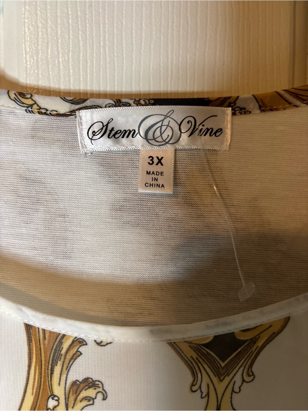 Women’s mid length sleeves  White with Purple Accents Size 3X Brand New - Picture 2 of 3